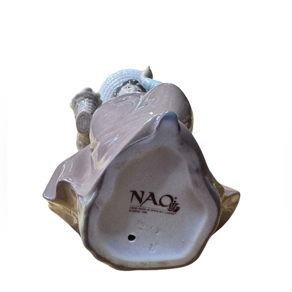 NAO LLADRO Porcelain Figurine "OUT FOR A STROLL" - Picture 3 of 3